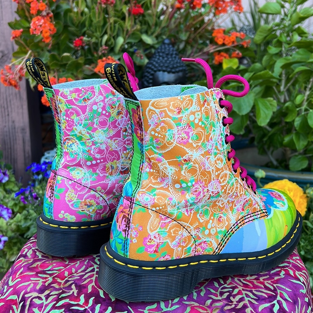 Dr. Martens Colorful Retro Psychedelic Pascal Daze Floral Combat Boots EC 🥰 - Picture 3 of 17